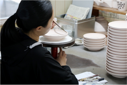 梅山窯：下絵付け